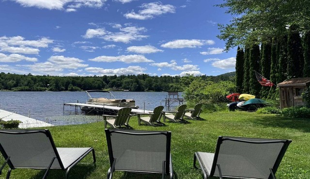 2 Docks, Directly on Lake Buel, Sunsets: Sleeps 8!