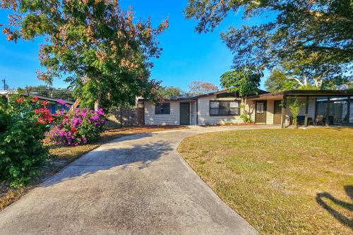 2 Mi to Cocoa Riverfront Park: Home w/Patio!