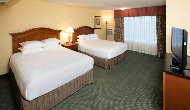 2 Rooms | Queen Room Gem Near Coastal Eureka – A Great Stay for Nature Lovers