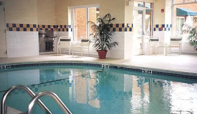 2 Units | King Suite + Sofa bed | Enjoy the Indoor Pool, Gym & Breakfast