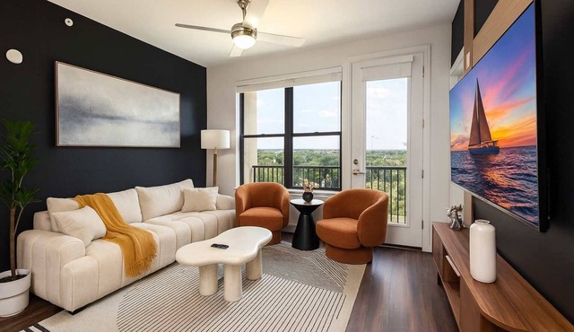 2BR Oasis w/Gym, Parking Near Rvrwalk &Dome