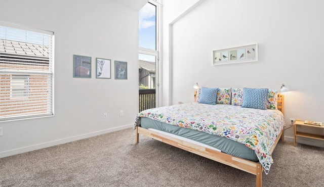 2BR Townhome with Office near NCH