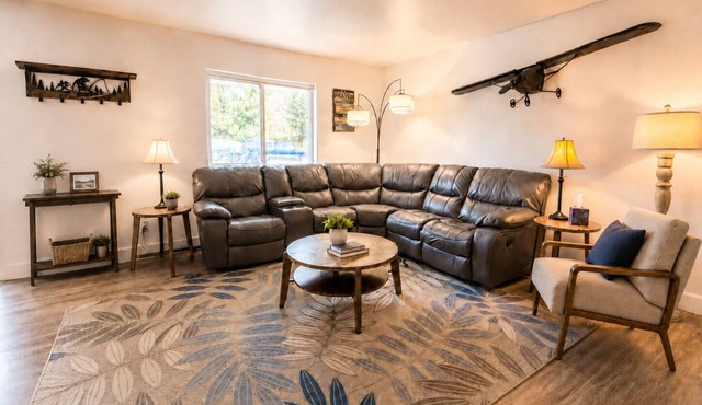 3 Bed 2.5 Bath House & Save 25 dollars a day on Car Rental July to Sept