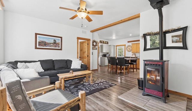 3 bed/2 bath House. Minutes to Glacier National Park and Whitefish Mountain!