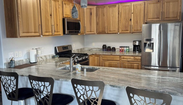 3-bedroom bungalow in welcoming Palmer with AC