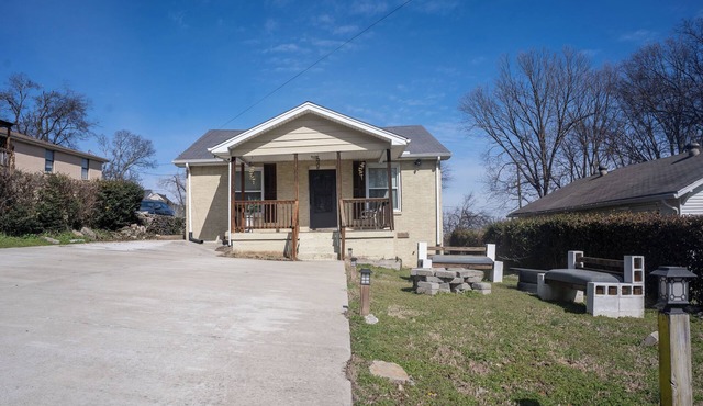 3-bedroom house in serene Nashville with cool outdoor seating and cover porch