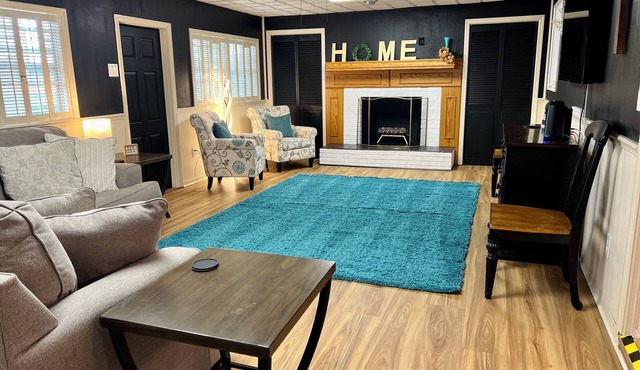 3-bedroom immaculate home in lovely Melbourne with WiFi, fitness room, AC