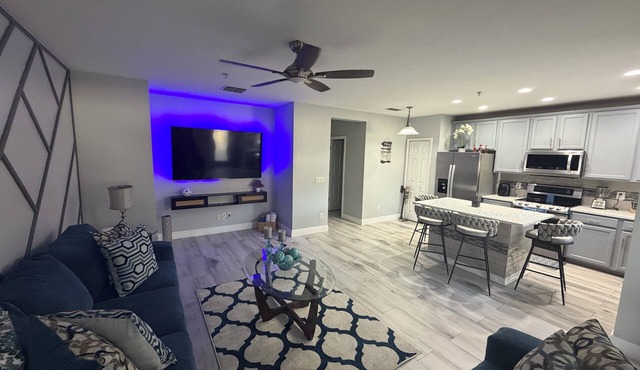 3 bedrooms 2.5 bathrooms Luxury Family Retreat Minutes to Parks & Airport