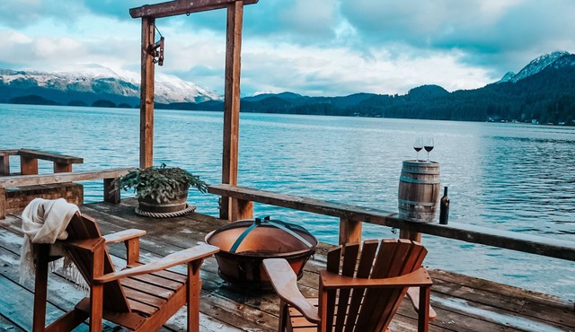 360 degree ocean views, 2 Sandy Beaches, Whalebone Arch, Kayaks Glacier & more