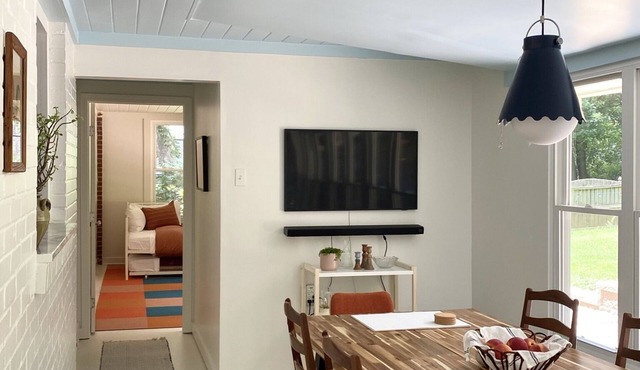 3bed 1.5 bath midcentury home near Emory University