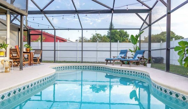 3BR Charming Pool House Near Beaches