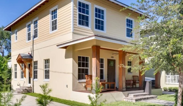 3BR Home Close to the Convention Center + Walk to Downtown