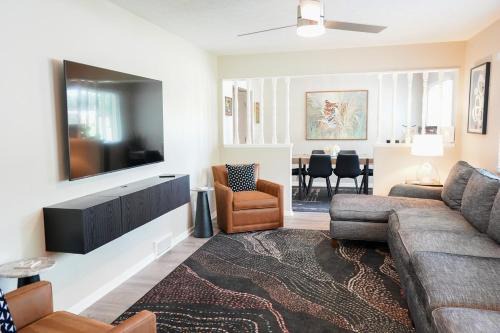 3BR Retreat near BrewDog, games, and lots of space