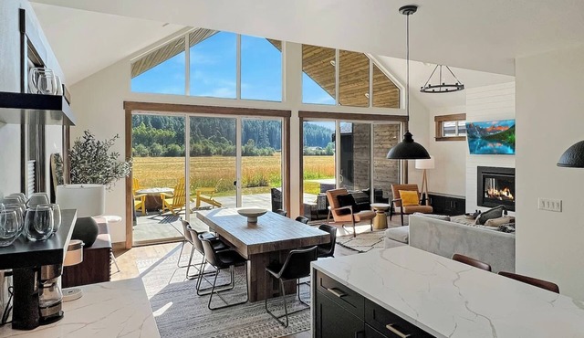 4 Bedroom Luxury Home with Detached Mother-in-Law Studio in Suncadia
