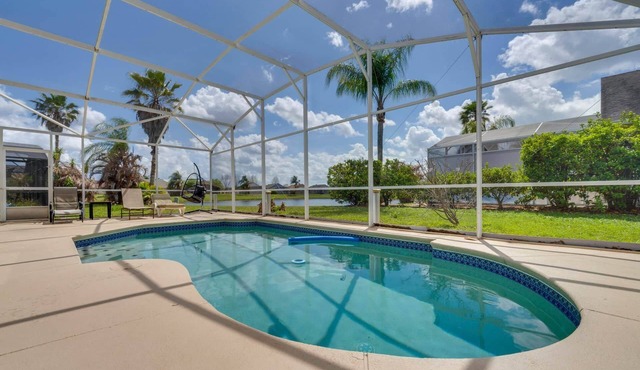 4 BR Private Pool and Lake View Near Disney