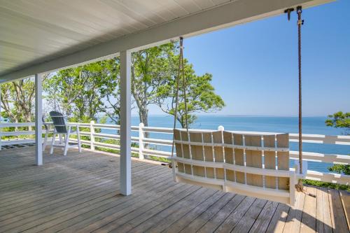 4 Mi to Downtown Plymouth! Bayfront Home w/Deck