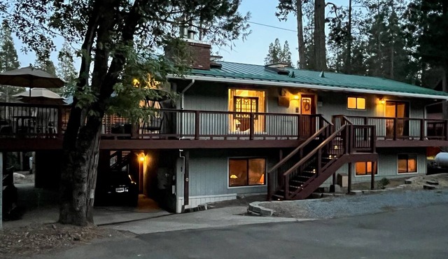 (48R) The Tree House II at The Redwoods In Yosemite