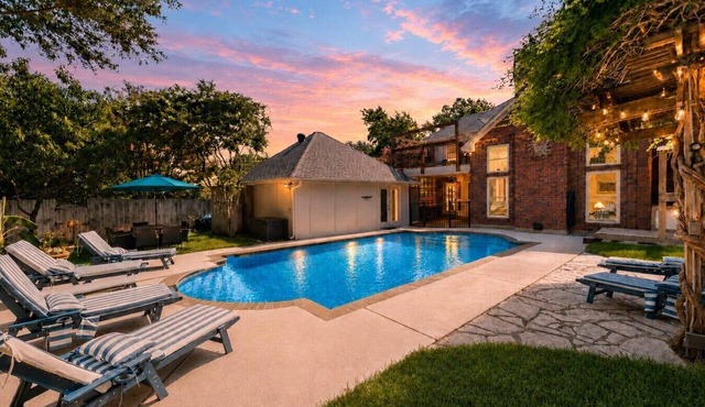 5BR | 12 Sleeper | Pool, Game Room, Sun Loungers & BBQ