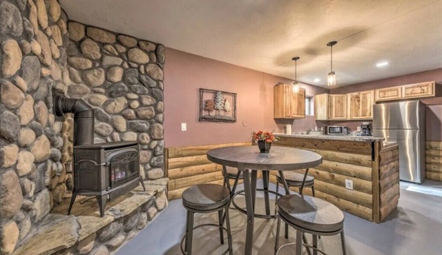 81C Cozy Cabin in Ruidoso Midtown!
