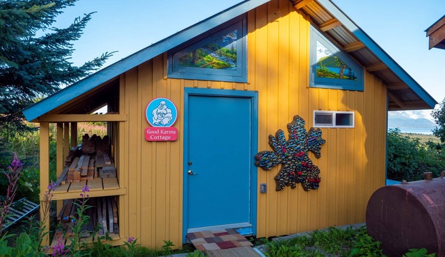 A lovely little cottage featuring amazing views of Kachemak Bay.