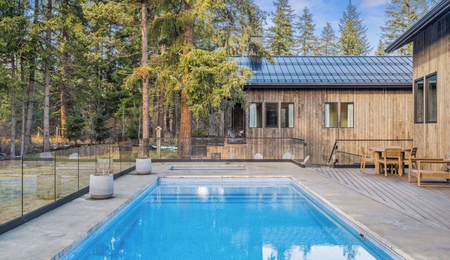 A Spacious 8000 sqft Suncadia estate w/heated Saltwater Pool and Hot tub