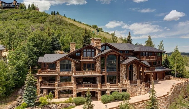 Abode at Chateau Jordan, ski-in/ski-out, hot tub, gated, Deer Valley