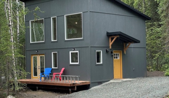 Accessible luxury chalet retreat for six in the serene Eklutna Valley
