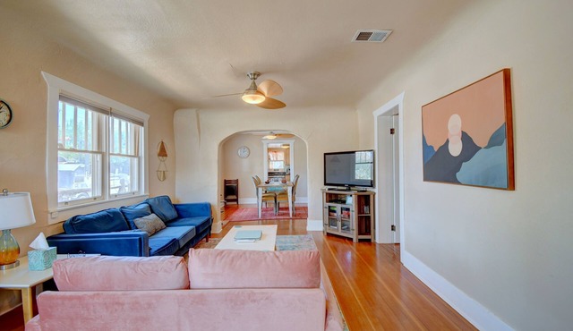 Adobe Abode: Old Town, Fenced Yard, Fire Pit, WFH