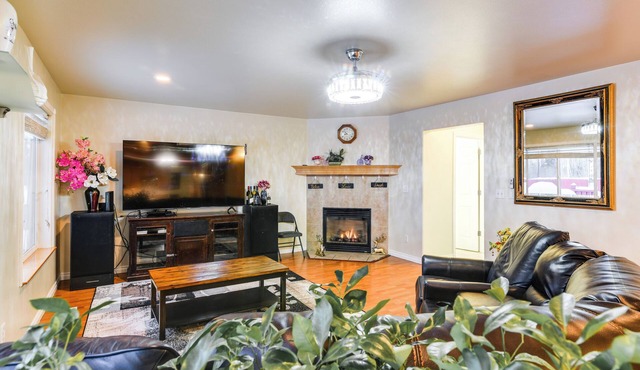 Anchorage Home ~ 8 Mi to Downtown!