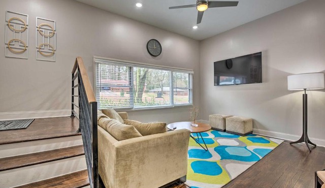 Atlanta Retreat w/Deck in Greenbriar Area!