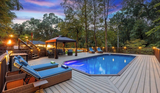 Atlanta Upscale Oasis Pool HotTub Firepit BBQ