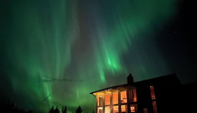 Aurora JEWEL: SERENE with panoramic STUNNING VIEWS, delightful FAMILY retreat