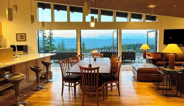 Award-Winning Modern Mountain Home · Big Stuart Range Views · EV · Love Dogs