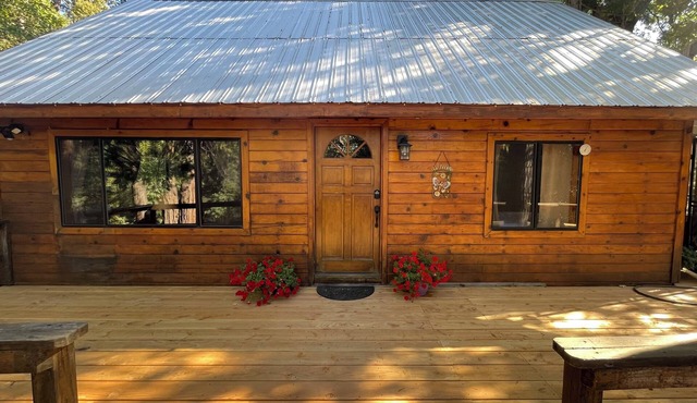 Bass lake charming cabin with AC, WiFi