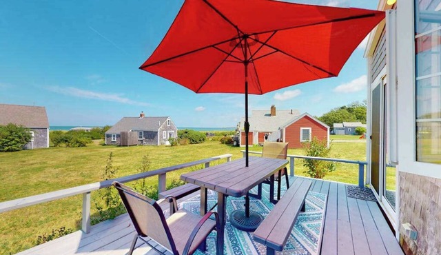 Bay view cottage w/deck, gas grill & great view - steps to private beach