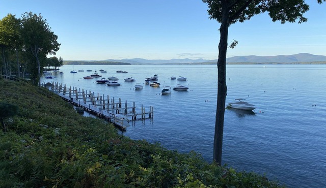 Beach Access Condo Five Minute drive to Gunstock Mt