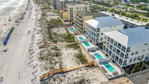 Beach Front 8 BR 6 BA Pool & Hot Tub Pickleball Fun