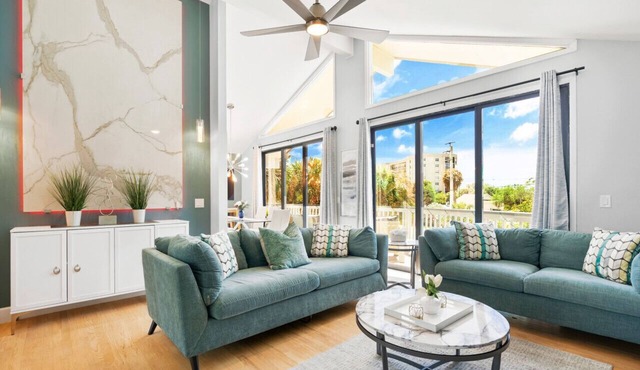 Beach Rd, 300ft to Beach Access & 500ft to Siesta Key Village, 2bdr & Studio