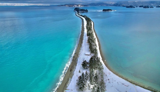 Beachcomber Cabin, Glaciers, Bears, Kayaking, tide pooling, fishing, sups.