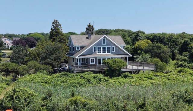 Beachfront Oasis - Family friendly - Panoramic Waterfront Views