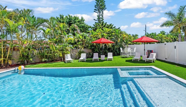 Beachside AMAZING 5 bedroom 4.5 bath Private Pool Hot Tub Game Room 3,770sqft