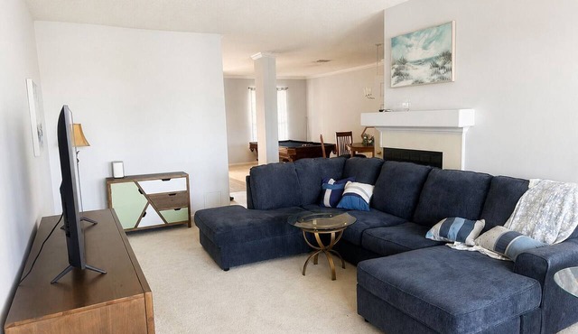 Beautiful 3-bedroom house on lake in Atlantic Beach