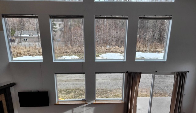 Beautiful Alaska home on private wooded acre. 20% discount for >30 days rental.
