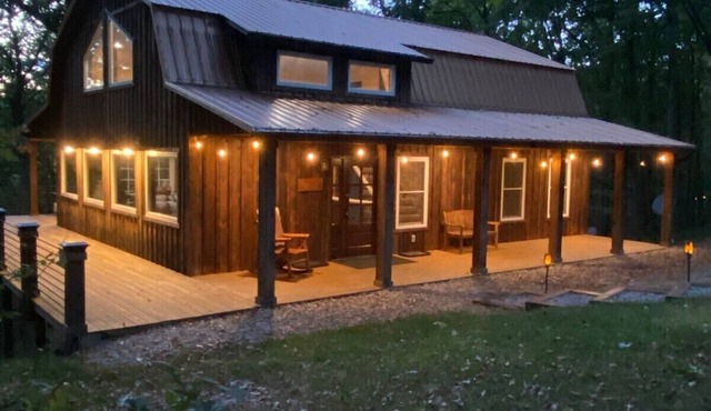 Beautiful Cabin on 20 Acres in Hocking Hills Ohio - Early Bird Discounts!