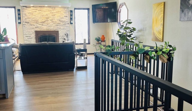 Beautiful cozy modern 3BR 2 bath Retreat and Luxury Master shower & Private Deck