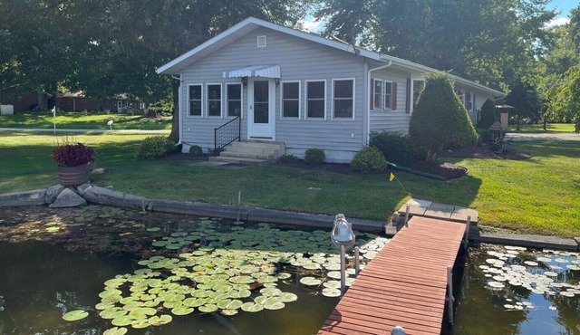 Beautiful Lake House steps from the water's edge