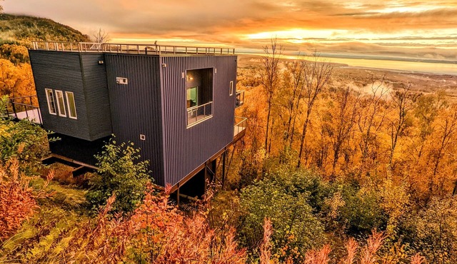 Beautiful Modern Loft | Denali Views, Pool Table, Roof Deck, Firepit