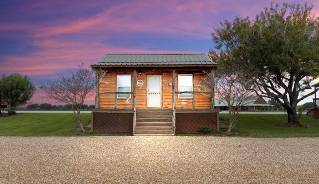 ★Beautiful Texas ranch retreat with lake.cabin#1 ★