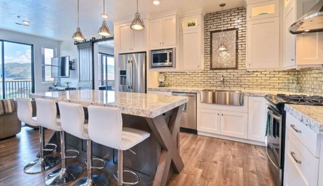 Beautifully Updated Contemporary Deer Valley Condo