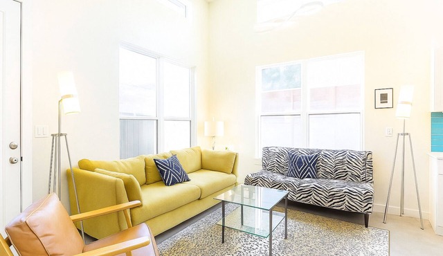 Best Walkable East Side DT Modern 5BR Home Stay